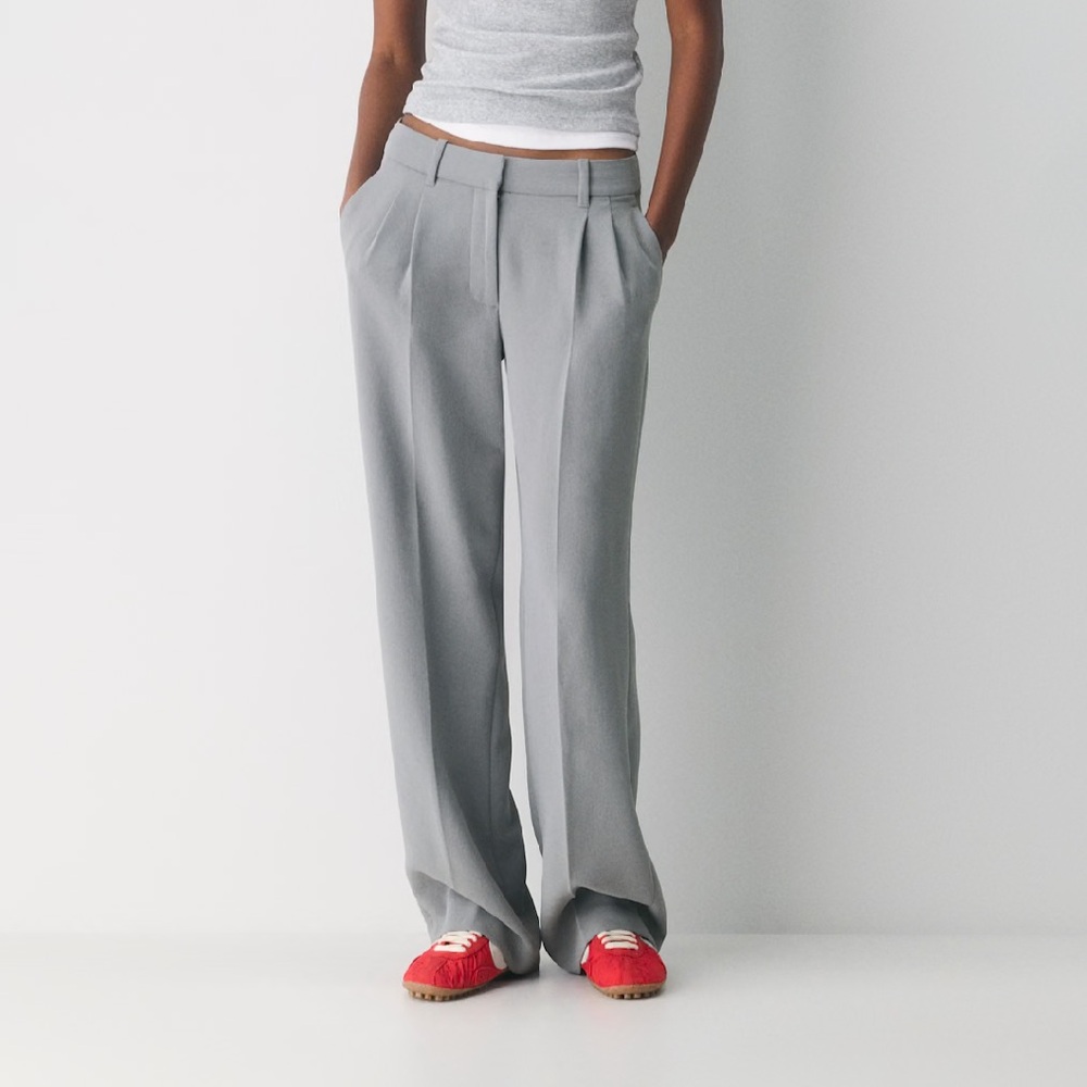 Aritzia Low Rise Effortless Pant